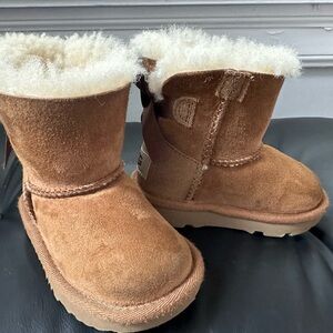 UGG Toddler Girls Mini Bailey Bow Boots Chestnut | Size 6